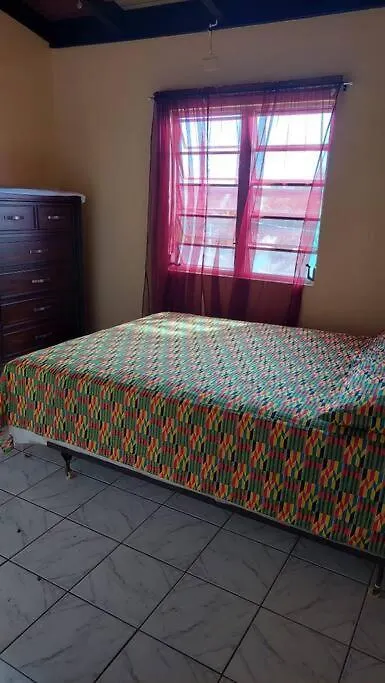 Conveniently Located, Quiet & Amp; Comfortable Christiansted Vakantiehuis